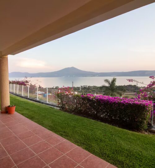 Lakeview retreat with Terrace near Jocotepec